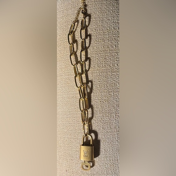 Louis Vuitton Lock and Key on chain, used - Picture 7 of 9